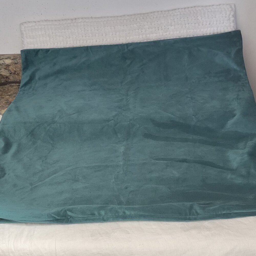 Kevin Textile Pillow Cover 24x24 Quetzal Green NEW open pkg emerald decor patio